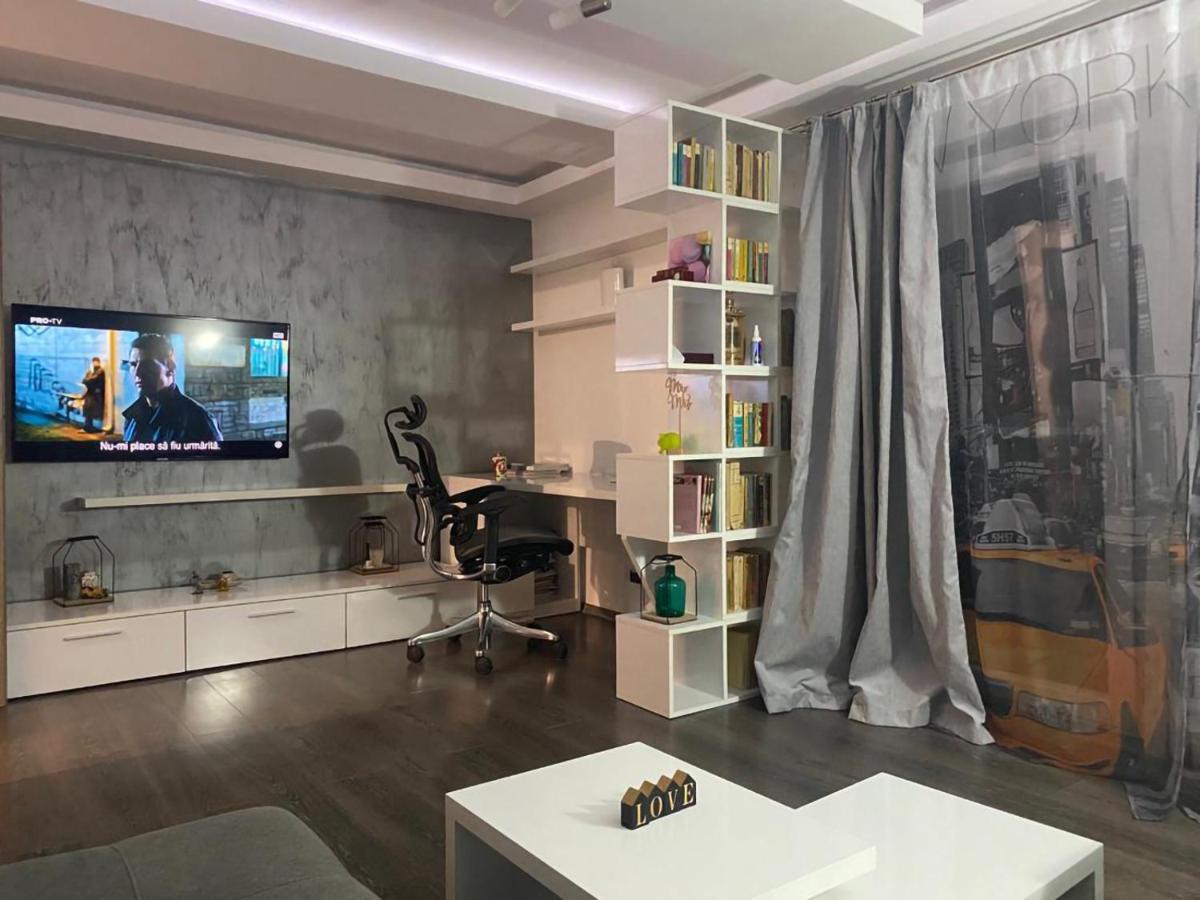 Beautiful Modern Apartment Craiova Bagian luar foto