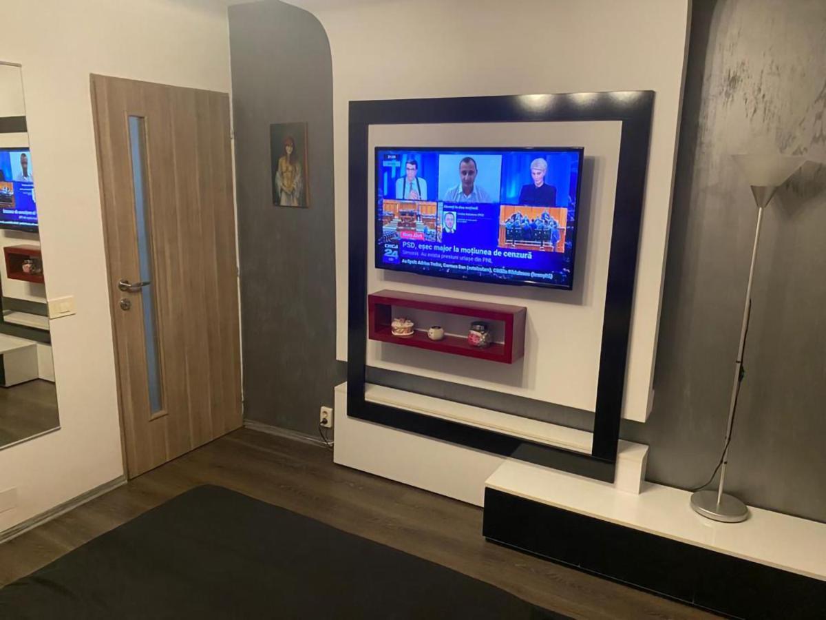 Beautiful Modern Apartment Craiova Bagian luar foto